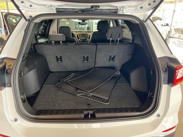 Chevrolet Equinox Vehicle Full-screen Gallery Image 21