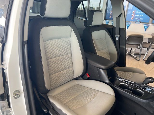 Chevrolet Equinox Vehicle Full-screen Gallery Image 22