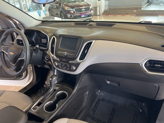Chevrolet Equinox Vehicle Full-screen Gallery Image 23