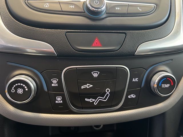 Chevrolet Equinox Vehicle Full-screen Gallery Image 30