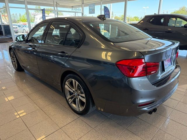 BMW 3 Series Vehicle Full-screen Gallery Image 05