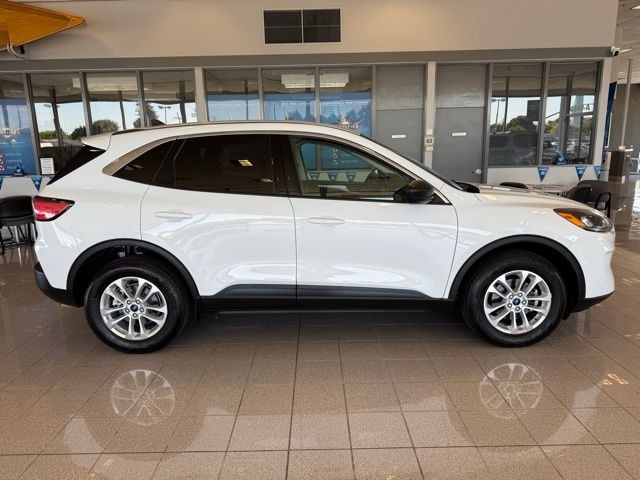 Ford Escape Vehicle Full-screen Gallery Image 02
