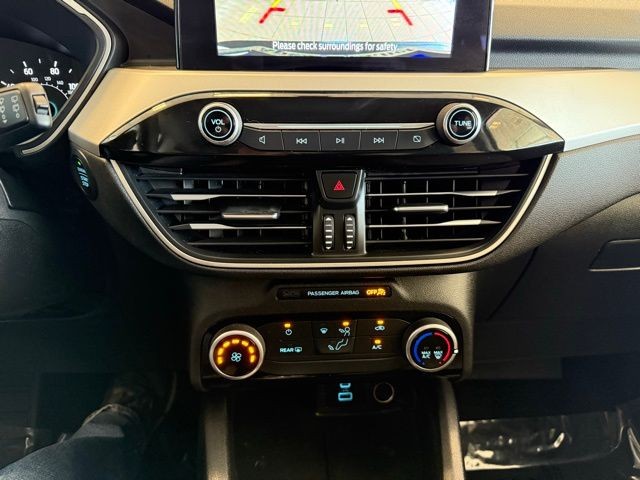 Ford Escape Vehicle Full-screen Gallery Image 15