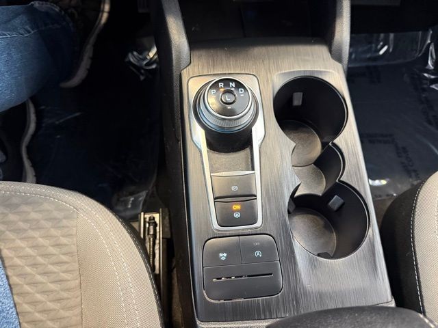 Ford Escape Vehicle Full-screen Gallery Image 16