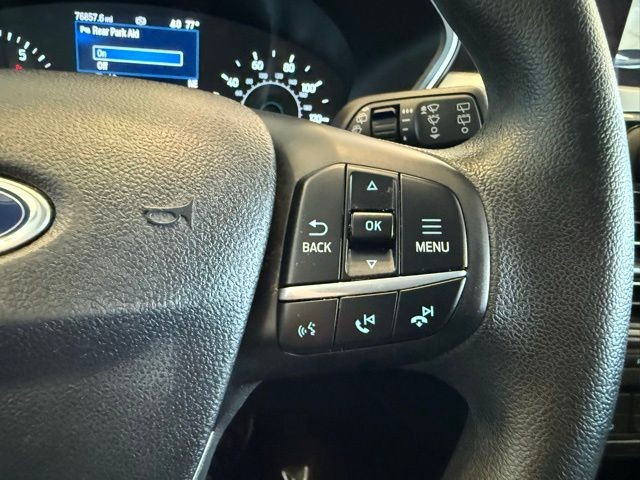 Ford Escape Vehicle Full-screen Gallery Image 17