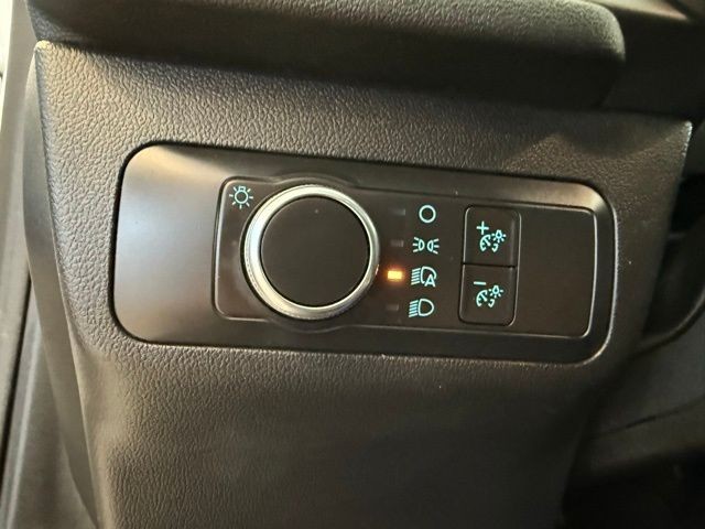 Ford Escape Vehicle Full-screen Gallery Image 19