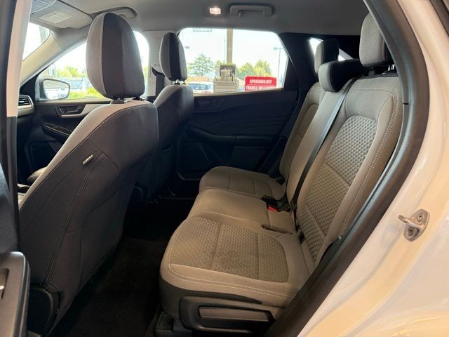 Ford Escape Vehicle Full-screen Gallery Image 22