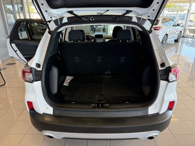 Ford Escape Vehicle Full-screen Gallery Image 23