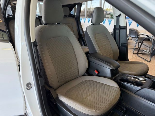 Ford Escape Vehicle Full-screen Gallery Image 26