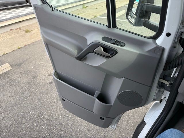 Mercedes-Benz Sprinter Chassis-Cabs Vehicle Full-screen Gallery Image 16