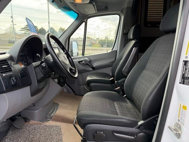 Mercedes-Benz Sprinter Chassis-Cabs Vehicle Full-screen Gallery Image 17