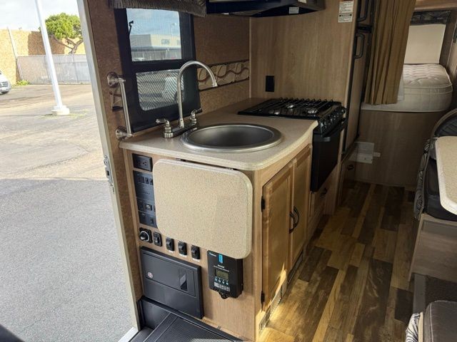 Mercedes-Benz Sprinter Chassis-Cabs Vehicle Full-screen Gallery Image 21