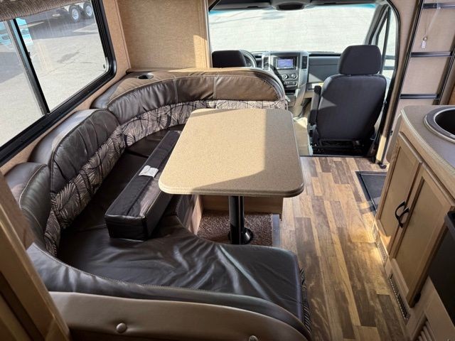 Mercedes-Benz Sprinter Chassis-Cabs Vehicle Full-screen Gallery Image 29