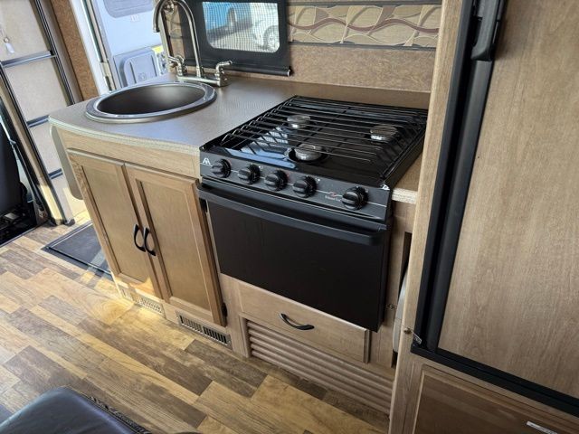 Mercedes-Benz Sprinter Chassis-Cabs Vehicle Full-screen Gallery Image 31