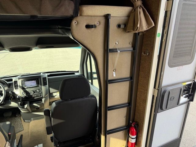 Mercedes-Benz Sprinter Chassis-Cabs Vehicle Full-screen Gallery Image 34