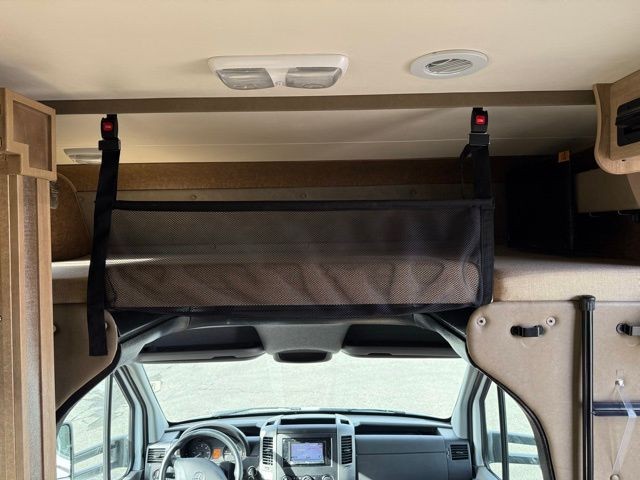 Mercedes-Benz Sprinter Chassis-Cabs Vehicle Full-screen Gallery Image 35
