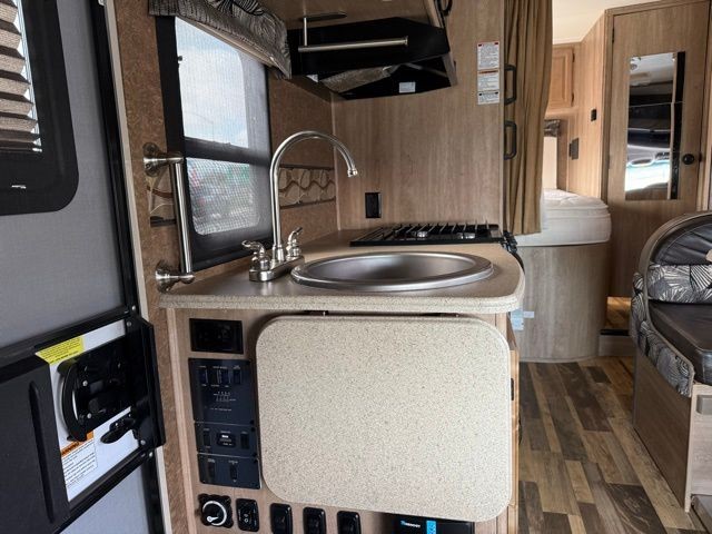 Mercedes-Benz Sprinter Chassis-Cabs Vehicle Full-screen Gallery Image 36