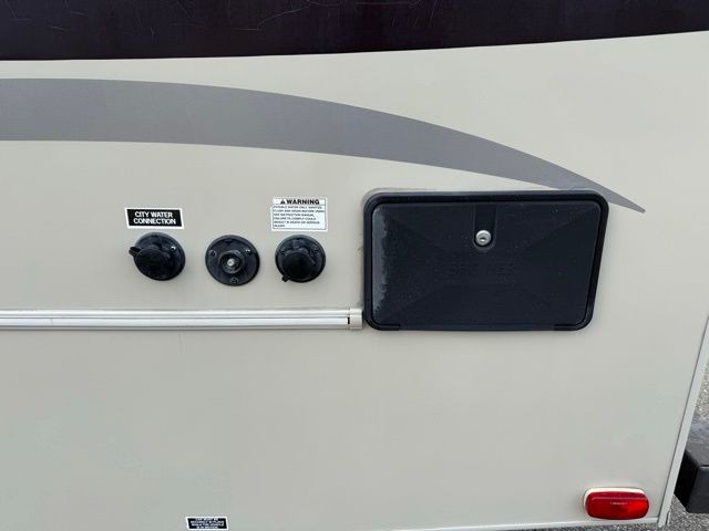 Mercedes-Benz Sprinter Chassis-Cabs Vehicle Full-screen Gallery Image 38