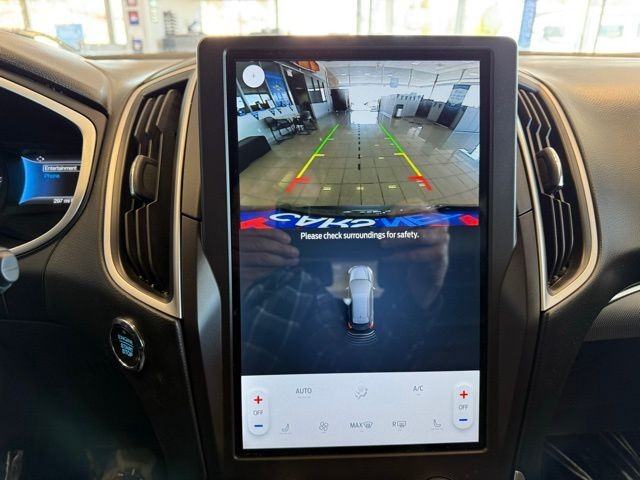 Ford Edge Vehicle Full-screen Gallery Image 14