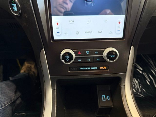 Ford Edge Vehicle Full-screen Gallery Image 15