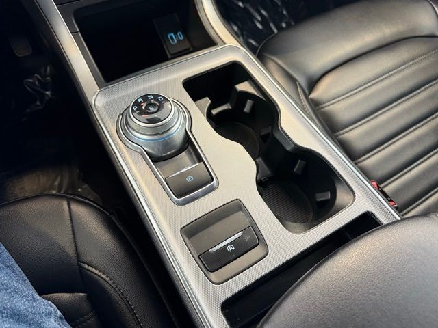 Ford Edge Vehicle Full-screen Gallery Image 16