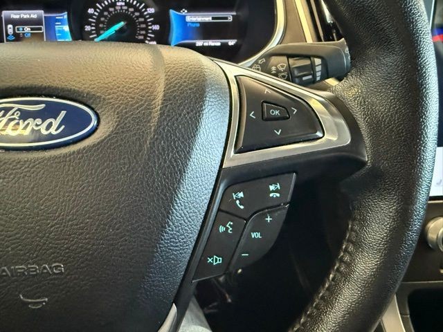 Ford Edge Vehicle Full-screen Gallery Image 17
