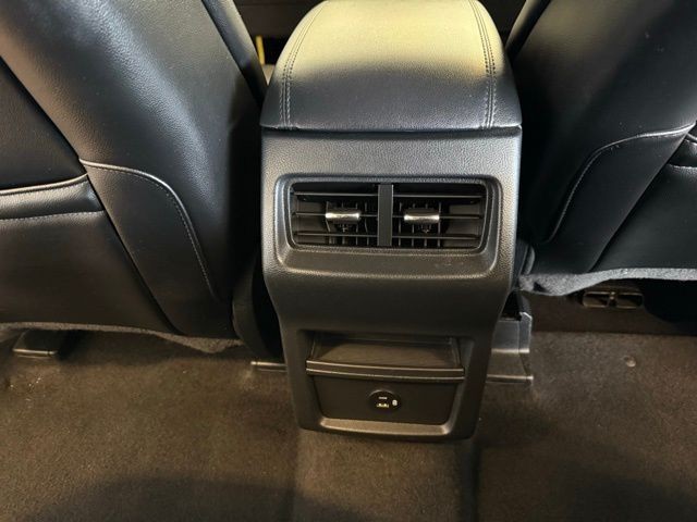 Ford Edge Vehicle Full-screen Gallery Image 24