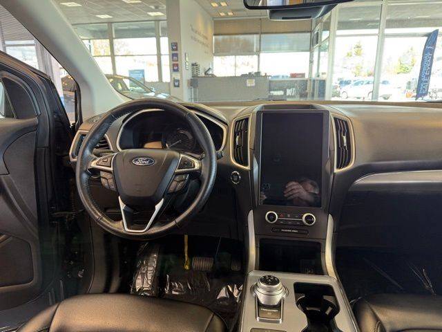 Ford Edge Vehicle Full-screen Gallery Image 25