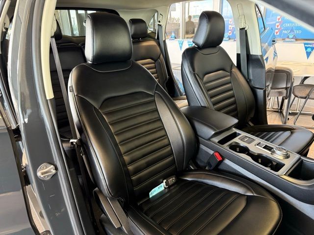 Ford Edge Vehicle Full-screen Gallery Image 26