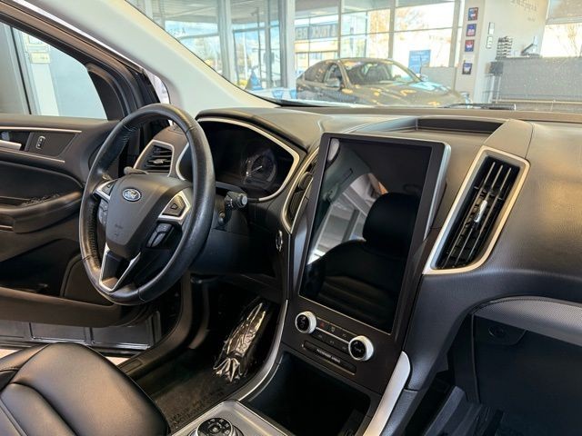 Ford Edge Vehicle Full-screen Gallery Image 27