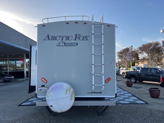 Northwood Artic Fox 28F Vehicle Full-screen Gallery Image 03
