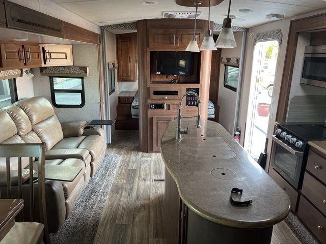 Northwood Artic Fox 28F Vehicle Full-screen Gallery Image 26