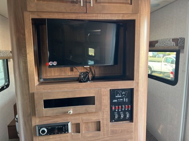 Northwood Artic Fox 28F Vehicle Full-screen Gallery Image 27