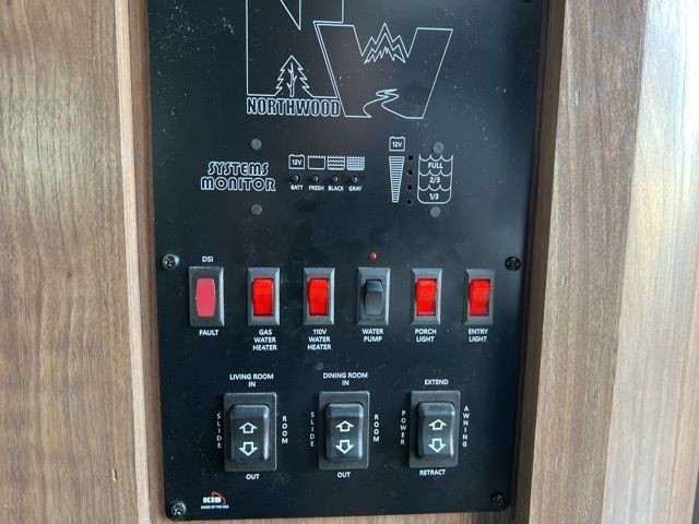 Northwood Artic Fox 28F Vehicle Full-screen Gallery Image 36