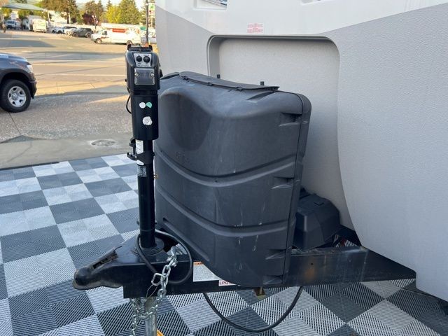 Northwood Artic Fox 28F Vehicle Full-screen Gallery Image 46