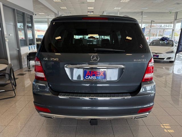 Mercedes-Benz GL-Class Vehicle Full-screen Gallery Image 04