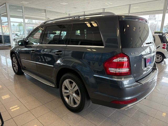 Mercedes-Benz GL-Class Vehicle Full-screen Gallery Image 06
