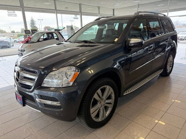 Mercedes-Benz GL-Class Vehicle Full-screen Gallery Image 07