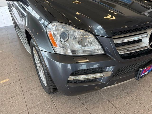 Mercedes-Benz GL-Class Vehicle Full-screen Gallery Image 09