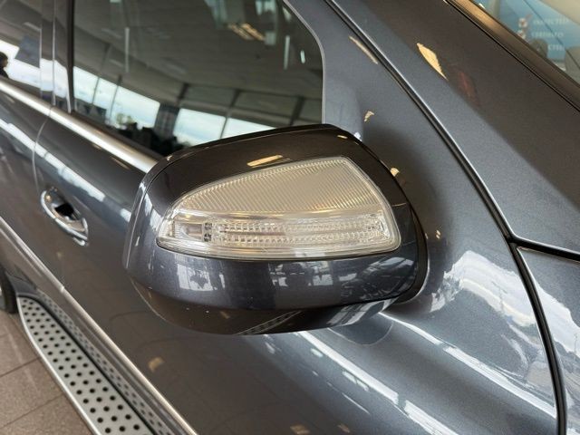 Mercedes-Benz GL-Class Vehicle Full-screen Gallery Image 11