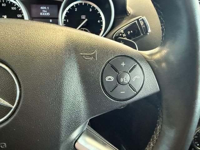 Mercedes-Benz GL-Class Vehicle Full-screen Gallery Image 15