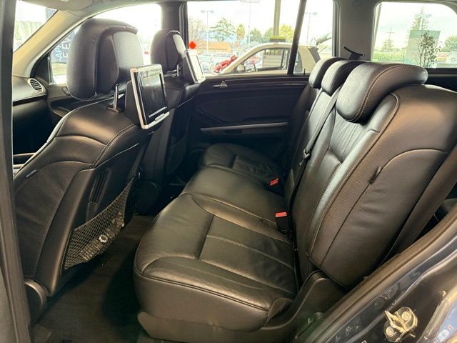Mercedes-Benz GL-Class Vehicle Full-screen Gallery Image 19