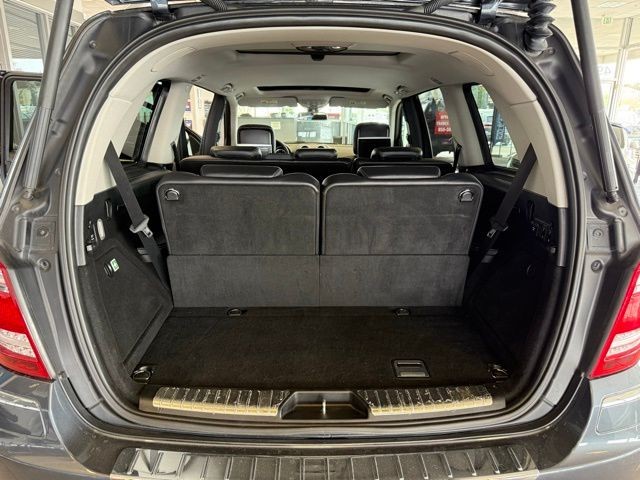 Mercedes-Benz GL-Class Vehicle Full-screen Gallery Image 20