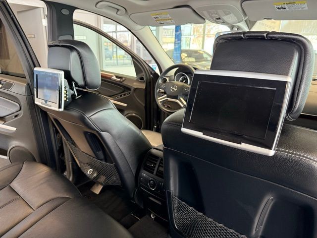 Mercedes-Benz GL-Class Vehicle Full-screen Gallery Image 23