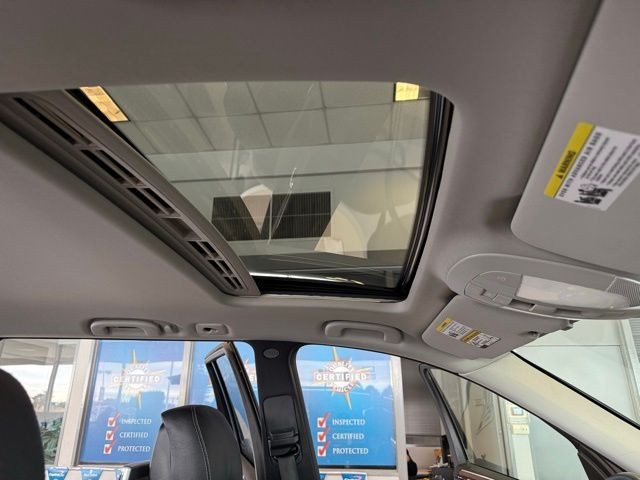 Mercedes-Benz GL-Class Vehicle Full-screen Gallery Image 27
