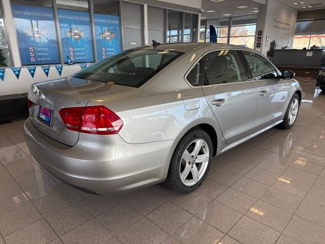 Volkswagen Passat Vehicle Full-screen Gallery Image 03