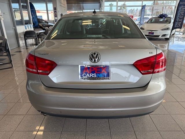 Volkswagen Passat Vehicle Full-screen Gallery Image 04