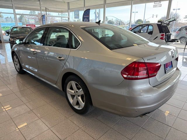 Volkswagen Passat Vehicle Full-screen Gallery Image 05