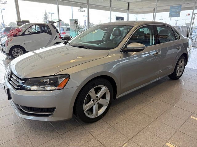 Volkswagen Passat Vehicle Full-screen Gallery Image 06