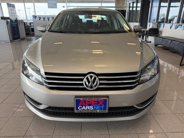 Volkswagen Passat Vehicle Full-screen Gallery Image 07